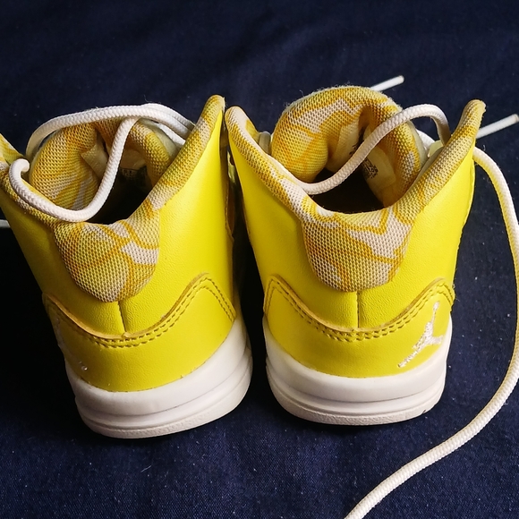 Nike Air Jordan's Children's Shoes 4C Yellow/White Max Aura - Picture 4 of 8